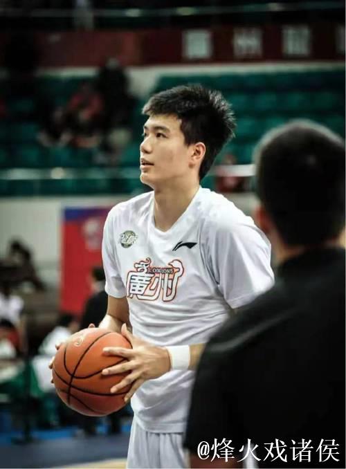 别低估朱总和广东宏远队管理层的眼光，焦泊乔初来乍到需要适应和磨合的时间，况且伤愈归来状态未稳，才四场比赛急于下结论未免太早了